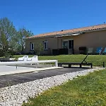 Cadre Idyllique, Piscine Chauffee, 8 Personnes * Bors-de-Montmoreau