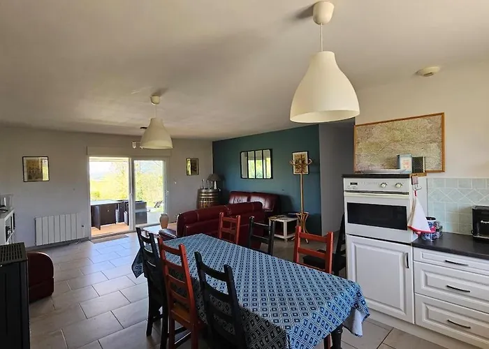 Cadre Idyllique, Piscine Chauffee, 8 Personnes * Bors-de-Montmoreau