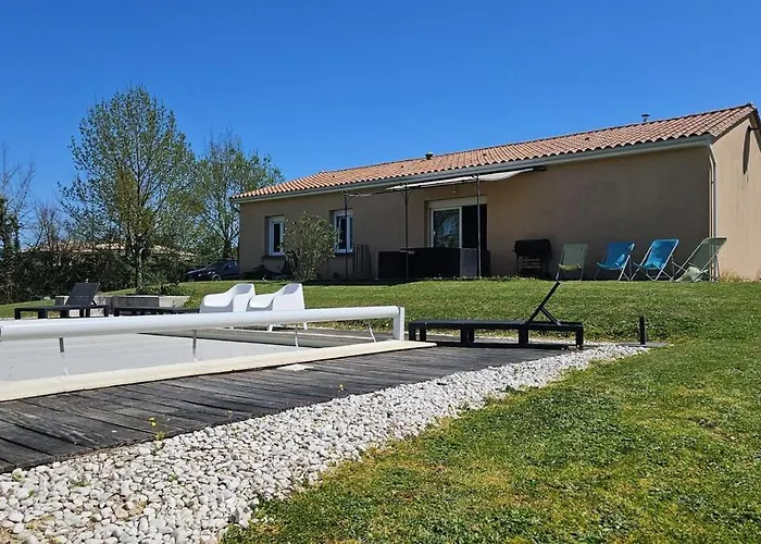 Cadre Idyllique, Piscine Chauffee, 8 Personnes * Bors-de-Montmoreau
